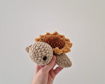 Petite tortue tournesol fait main au crochet