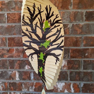 Tree Frog Wooden Wind Spinner – Handcrafted Pine, Garden Decor