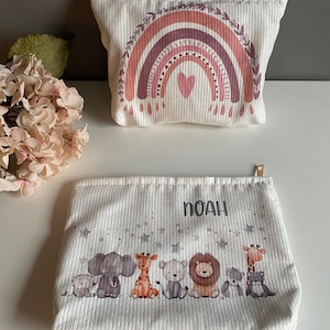 Wickeltasche aus Cord mit Namen personalisiert. Süße Zootiere oder Regenbogendesign. Schönes und praktisches Geschenk !