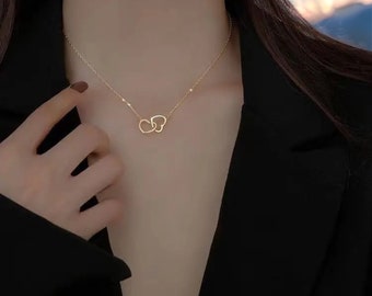 Gold / Silber Ineinander verschlungene Liebe Herz Halskette | Eleganter Liebes Herz Schmuck | Süße zierliche Herzen | Verstellbare Halskette | Geschenk für Sie