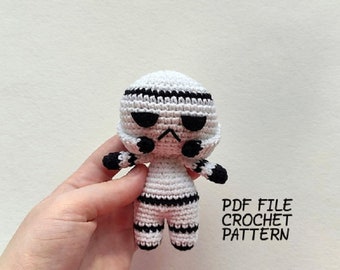 Crochet pattern little hero, English pdf file, 11 cm doll, hero crochet, crochet heroes, amigurumi pattern, crochet cute doll