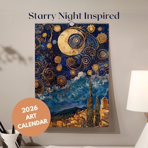 Pode incluir: Um calendário de arte de 2026 com um design "Starry Night Inspired". A obra de arte apresenta um céu noturno com uma grande lua, estrelas e uma cena de vila. A paleta de cores inclui azuis, dourados e castanhos.
