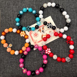 Custom Paw Beaded Dog Necklace: Paw Design, Elastic Stretch Collar, 20mm Acrylic Bead