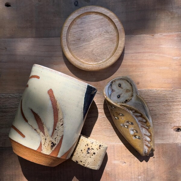 Barn Owl hand thrown, glaze hand painted sculpted scoop and container | original stoneware ceramic art | Pottery bird vessel 13oz wooden lid