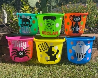 Custom Halloween Buckets, Personalized Halloween Bucket, Halloween Bucket with Name, Trick or Treat Bucket, Personalized Trick or Treat Bag