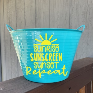 Sonnenschutzeimer, Poolaufbewahrung, Pool, Sommerkorb, Flip-Flops, Sommerparty, Aufbewahrung im Freien, Haus am See, Pool, Hinterhof, Sommer, Handtücher