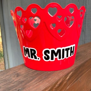 Benutzerdefinierte Valentines Name Bucket, personalisierte Name Bucket, Eimer mit Namen, personalisierter Geschenkkorb, Valentines Card Store