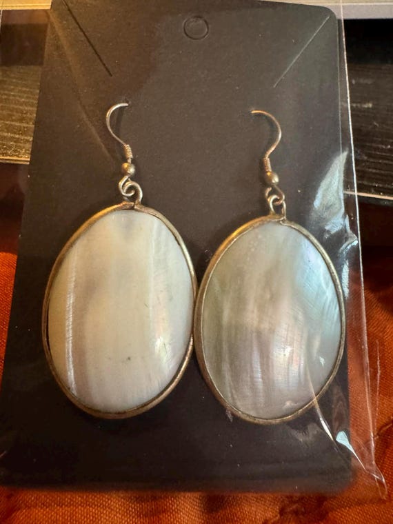 Beautiful Dangle Shell Hook Earrings. - image 2