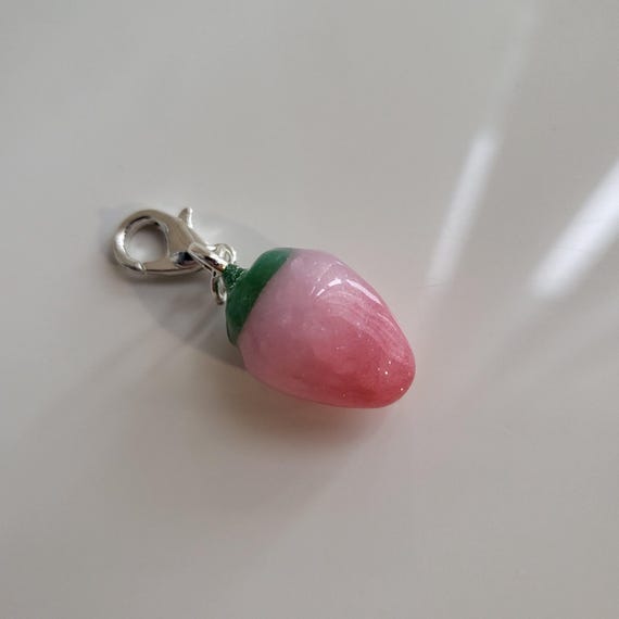 ローズクォーツとイチゴのチャーム ローズクォーツ 天然石 いちご