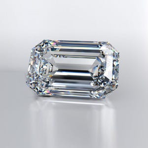 Op de afbeelding: Een heldere smaragd geslepen diamant met facetten die licht reflecteren.