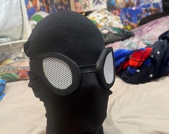 Spider noir style googles / lenses  (into the spider verse movie)