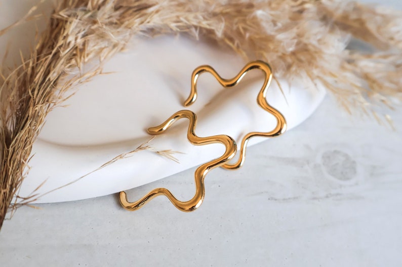 Pair of Gold Flower Shaped Earrings Minimalist Geometric Style
