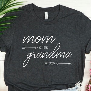 Personalized Mom Grandma Shirt, Mom Est Grandma Est Custom Tshirt, Mother&#39;s Day Gift for Grandma Tee, Grandma To Be Shirt, Mom Nana Est Tee