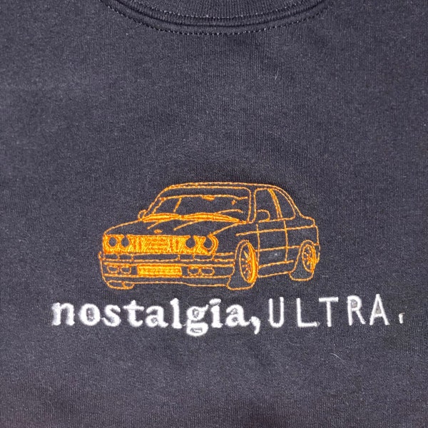 Sudadera inspirada Nostalgia Ultra Bordada, cuello redondo bordado, cuello redondo nostalgia FO.