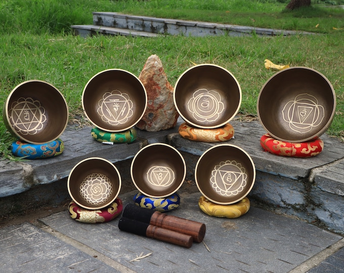 Chakra carved Tibetan Singing bowl for meditation Hand beaten singing bowl set of 7 spiritual yoga bowl for chakra singing bowls