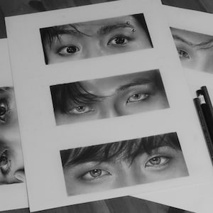 Puede incluir: Un primer plano de tres dibujos a l&aacute;piz en blanco y negro de ojos. Cada dibujo est&aacute; enmarcado por una ceja oscura y pesta&ntilde;as. Los ojos miran directamente al espectador.