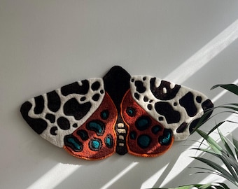 Handmade Tufted Butterfly Rug: Acrylic Wall Decor (94x43cm)