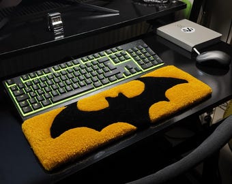 Handmade Tufted Keyboard Rug: Gamer Desk Decor (45x15x3 cm)