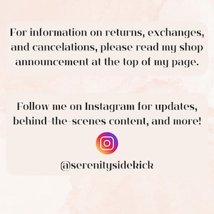 K&ouml;nnte beinhalten: Text auf rosa Hintergrund, der lautet: "F&uuml;r Informationen zu R&uuml;ckgaben, Umtausch und Stornierungen lesen Sie bitte meine Shop-Ank&uuml;ndigung oben auf meiner Seite. Folgen Sie mir auf Instagram f&uuml;r Updates, Behind-the-Scenes-Inhalte und mehr! @serenitysidekick"