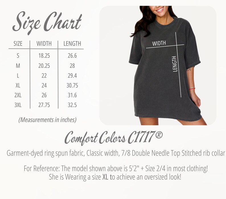 Pu&ograve; includere: Tabella delle taglie per una t-shirt con misure in pollici per le taglie dalla S alla 3XL. La tabella mostra le misure di larghezza e lunghezza per ogni taglia. Il testo "Comfort Colors C1717&reg;" si trova nella parte inferiore della tabella. Il testo "Garment-dyed ring spun fabric, Classic width, 7/8 Double Needle Top Stitched rib collar" si trova sotto il nome del marchio. Il testo "Per riferimento: La modella mostrata sopra &egrave; alta 5'2" + Taglia 2/4 nella maggior parte degli abiti! Indossa una taglia XL per ottenere un look oversize!" si trova nella parte inferiore della tabella.