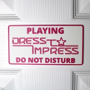 Cartello per porta da gioco "Giocare a vestirsi per impressionare": Non disturbare DTI