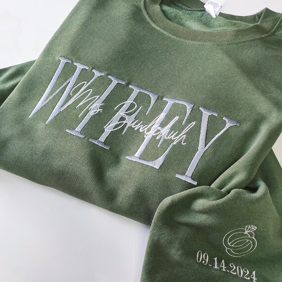 Custom Wifey Hubby Embroidered Sweatshirt, Mrs Couple Pullover, Engagement Crewneck Gift, Honeymoon & Bridal Gift Idea, Bride Sweater