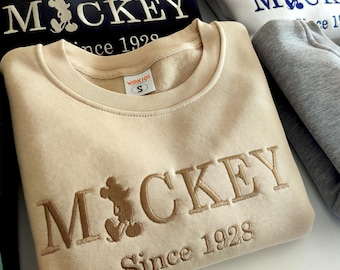 Trendy Embroidered Mickey Sweatshirt, Retro Disneyland Sweatshirt, Disneyland Family Vacation 2025, Retro Disney Trip Shirt, Disney Hoodie