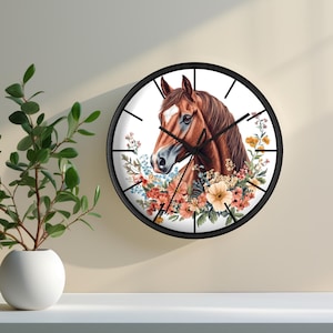 Bruin paard wandklok | Leuke paardenklok voor boerderij | Klok met paard en bloemen | Cadeau paardenliefhebber | Woondecoratie paard | Paardencadeau