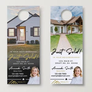 Op de afbeelding: Deurhanger met een afbeelding van een huis en de tekst "Just Sold!" en makelaarsgegevens. Het ontwerp bevat een foto van een huis, de naam, het telefoonnummer en e-mailadres van een makelaar.