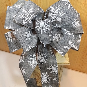 Schneeflocke Winter Schleife, Bauernhaus Weihnachtskranz Schleife, Weihnachtsbaumspitze, Weihnachtsdeko, Schleife, Laterne Schleife, grau mit weißem Schnee