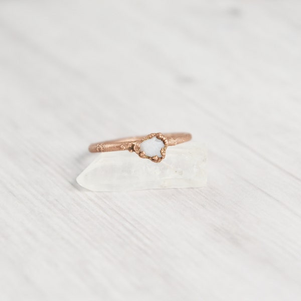 White Raw Opal Ring, Copper Ring, Stacking Ring for Women, Natural Opal Jewelry, Rough Stone Ring, Dainty Gemstone Ring, Crystal Ring