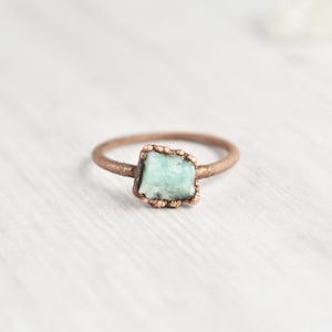 Raw Emerald Ring, Stone Ring, Rough Crystal Ring, May Birthstone Copper Ring, Uncut Emerald Jewelry, Natural Gemstone Ring for Women