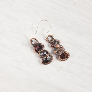 Raw Garnet Earrings, Stone Drop Earrings, Rough Gemstone Earrings, Small Garnet Earrings, Copper Dangle Earrings, Natural Garnet Jewelry