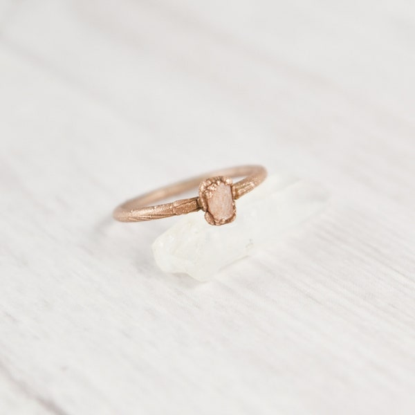 Raw Peach Moonstone Ring, Peach Stone Ring, Copper Stacking Ring, Pink Moonstone Jewelry, Pale Pink Gemstone Ring, Healing Crystal Ring