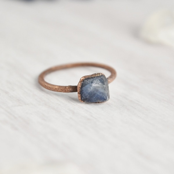 Raw Sapphire Ring, Blue Crystal Ring, Copper Ring, Rough Stone Ring, Natural Sapphire Jewelry, September Birthstone Gemstone Ring