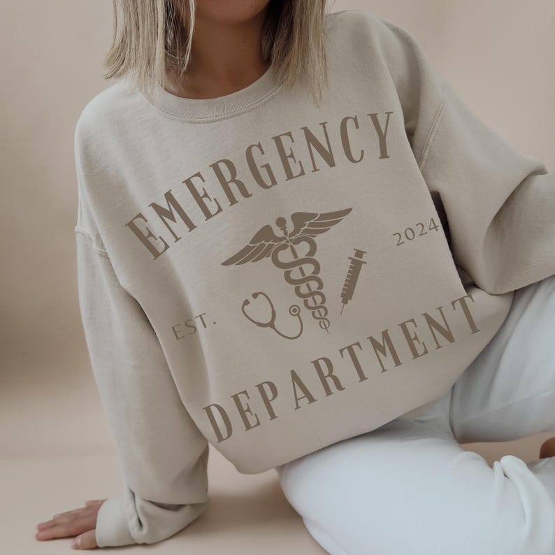 Custom Emergency Department Graphic Sweatshirt, Personalized ER Nurse Sweater, ED Crewneck Shirt, Gift for ER Tech, Er Room Doctor Staff bild 8
