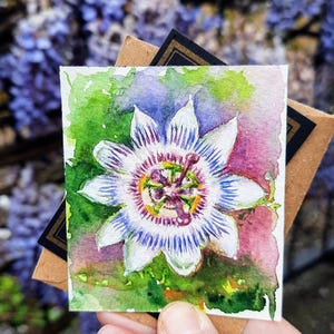 Cadeau miniatuur aquarel passiebloem, handgeschilderde kleine bloemen, cadeaus voor vrouwen, mini-aquarel, cadeaus voor moeder, witte bloemsierkunst