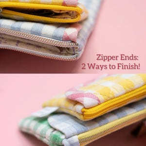 Puede incluir: Primer plano de tres peque&ntilde;as bolsas con cremallera de tela apiladas. La bolsa superior es de cuadros amarillos, la del medio de cuadros azules y blancos, y la inferior de cuadros verdes y blancos. El texto "Zipper Ends: 2 Ways to Finish!" es visible.