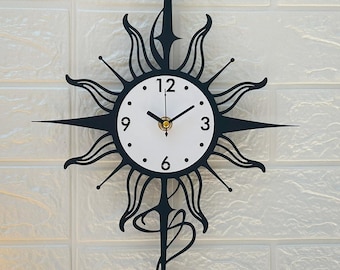 Reloj de pared de metal moderno de mediados de siglo con diseño de sol: MCM Art, marco negro decorativo