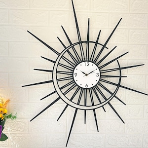 Metalowy zegar ścienny w stylu Mid-Century Modern: duży, minimalistyczny design w kształcie gwiazdy, czarna ramka, biała tarcza z drewna