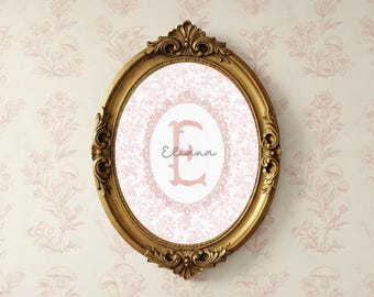 Stampa iniziale personalizzata per bambina, stampa del nome con monogramma per cameretta dei bambini in Toile de Jouy, stampabile in stile rustico Cottagecore Vintage, monogramma per baby shower