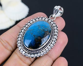 Colgante de crisocola azul: Joyería artesanal de plata de ley con piedras preciosas.