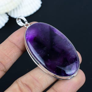 Ovalt ametisthänge: Ädelstenssmycken i 925 sterlingsilver