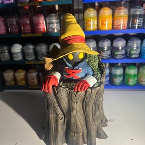 Vivi in a tree