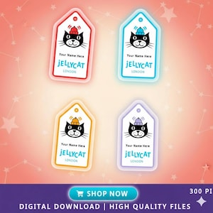 Puede incluir: Cuatro etiquetas coloridas con una ilustración de un gato negro con sombrero. Cada etiqueta tiene un borde de color diferente: rojo, azul, amarillo y morado. El texto "Your Name Here" y "JELLYCAT LONDON" está impreso en cada etiqueta. La parte inferior de la imagen dice "SHOP NOW".
