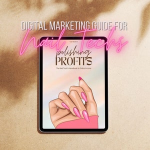 Puede incluir: Una tableta digital muestra la portada de un libro titulado "Polishing Profits" y subtitulado "The Nail Tech's Handbook to Online Income". La portada presenta una mano con uñas largas y rosas. Las palabras "Digital Marketing Guide for Nail Techs" están arriba.