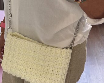 Small white evening bag, white bridesmaid bag, shoulder bag made from recycled ribbon yarn, trendy crochet bag, white crossbody bag