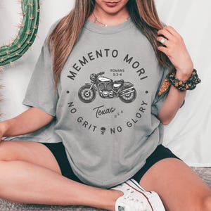Memento Mori Trendy Oversized Tee, Women&#39;s Motorcycle Shirt, Comfort Colors Graphic T-Shirt