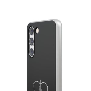 Peut inclure: Une coque de t&eacute;l&eacute;phone noire avec une bordure argent&eacute;e. La coque est dot&eacute;e d'un triple objectif d'appareil photo et d'un symbole du zodiaque Sagittaire avec le texte "Sagittaire" imprim&eacute; en blanc.