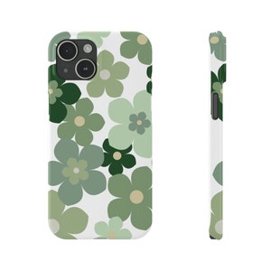 Peut inclure: Une coque de téléphone blanche avec un motif floral vert et blanc. La coque a une découpe pour l'objectif de l'appareil photo.